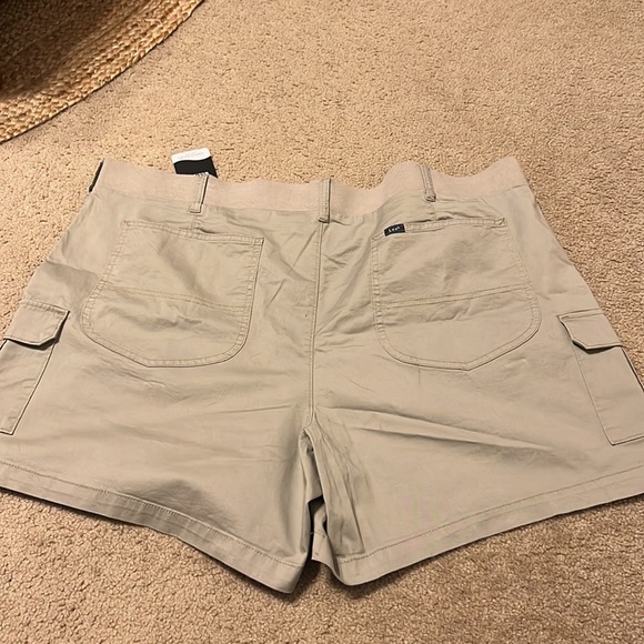 Shorts - Picture 2 of 6